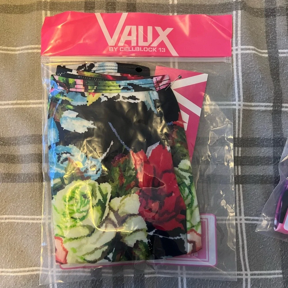 Vaux Floral Hood